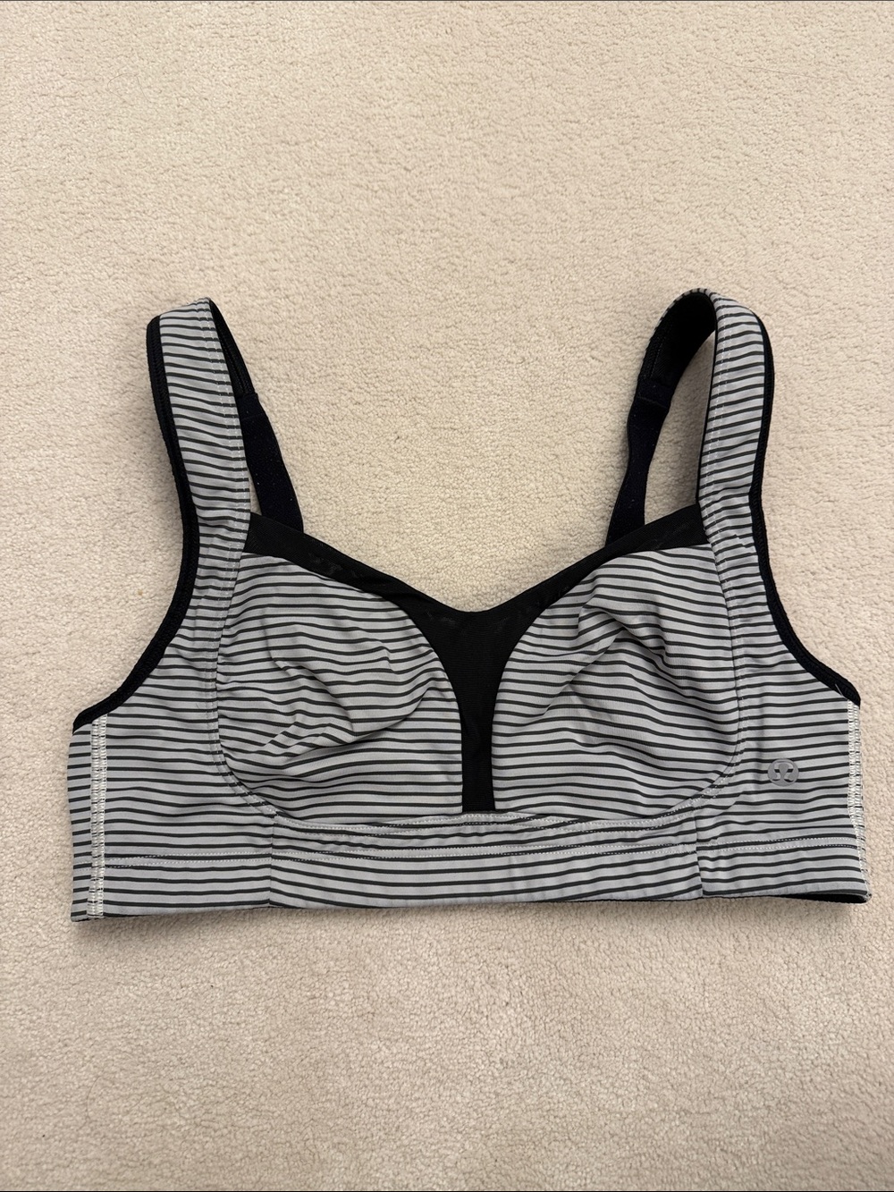 LULULEMON High Impact Sport Bra Ta Ta Tamer Wireless Support Bra size 36C